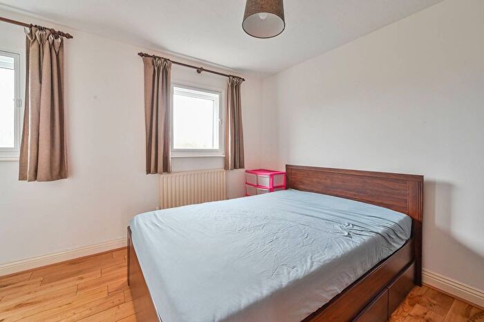 2 Bedroom Flat To Rent In Undine Road, Isle Of Dogs, London, E14