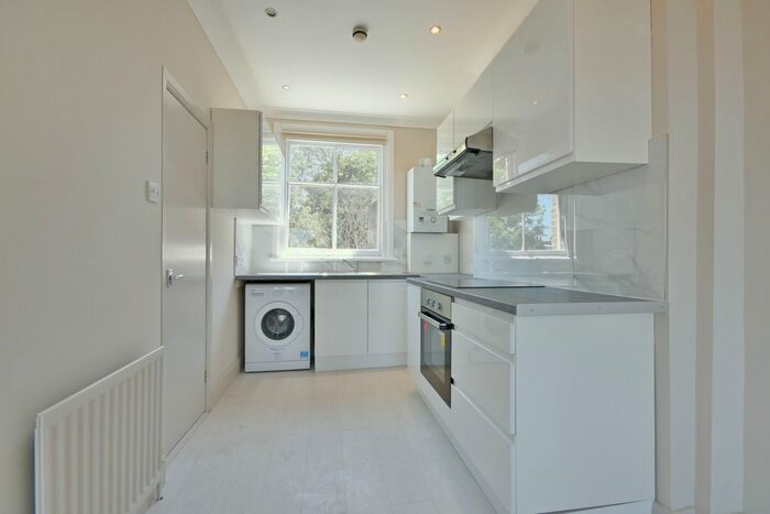 2 Bedroom Flat To Rent In Wandsworth Road, London, SW8