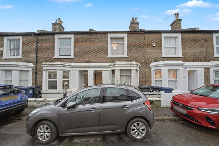 3 Bedroom Terraced House For Sale In Northfield Road, London, W13