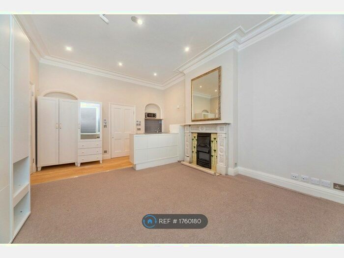 Studio To Rent In Camberwell Grove, London, SE5