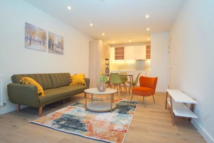 2 Bedroom Flat To Rent In Alington House, Mary Neuner Road, London, N8