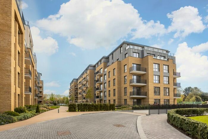 2 Bedroom Flat To Rent In Pinewood Gardens, Teddington, TW11