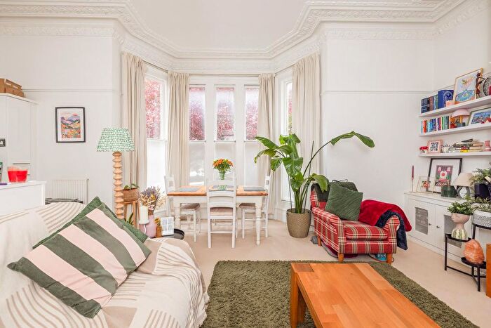 2 Bedroom Flat For Sale In Trelawney Road, Cotham, BS6