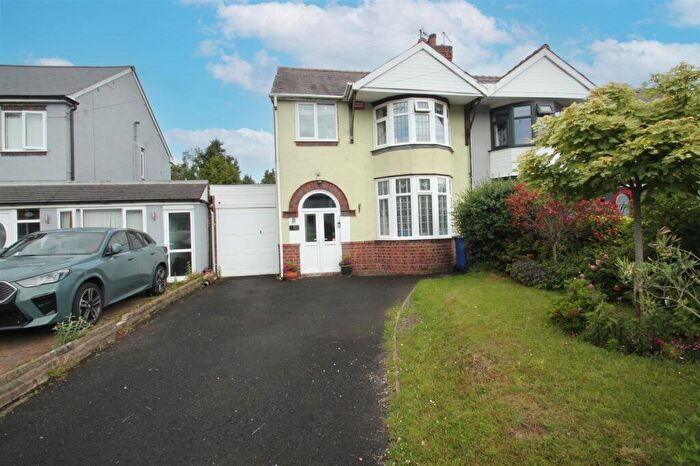 3 Bedroom Semi-Detached House For Sale In Greenhill Road, Halesowen, B62
