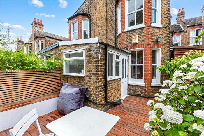 3 Bedroom Flat To Rent In Dalkeith Road, London, SE21