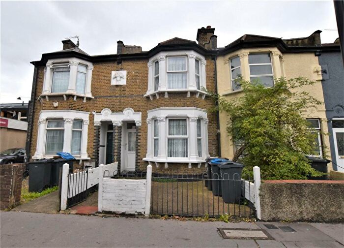 3 Bedroom Apartment To Rent In Whitehorse Lane, SE25