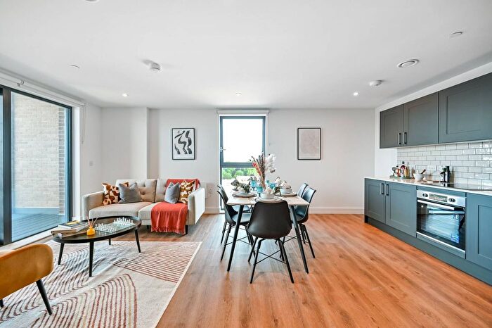 3 Bedroom Flat To Rent In Hornby House, Maidenhead, SL6