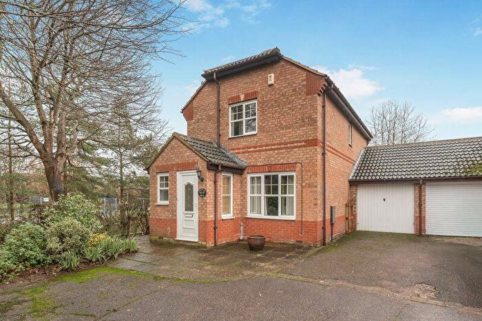 3 Bedroom Link Detached House For Sale In Colville Walk, Banbury - No Onward Chain, OX16
