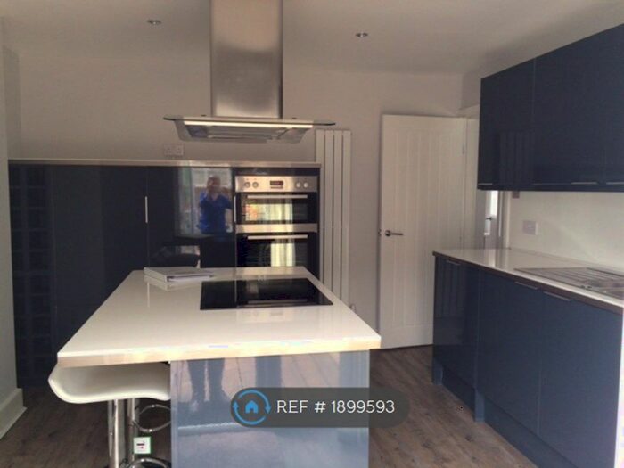 3 Bedroom Maisonette To Rent In The Broadway, Cheam, Sutton, SM3