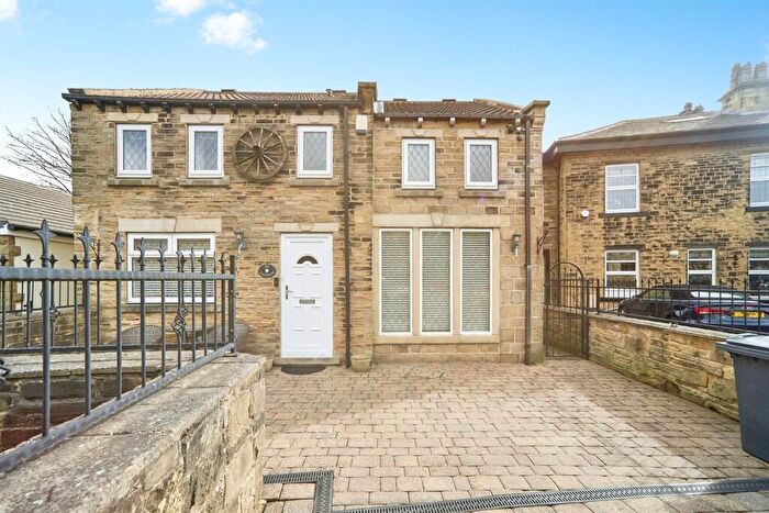 3 Bedroom Detached House For Sale In Lane End Mount, Pudsey, LS28