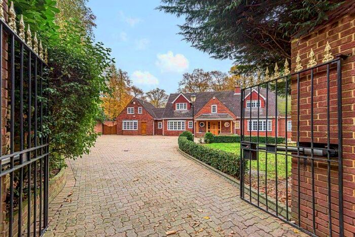 5 Bedroom Detached House For Sale In The Ridgeway, Northaw, EN6