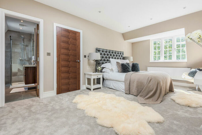 3 Bedroom Terraced House To Rent In Bute Mews, Hampstead Garden Suburb, NW11