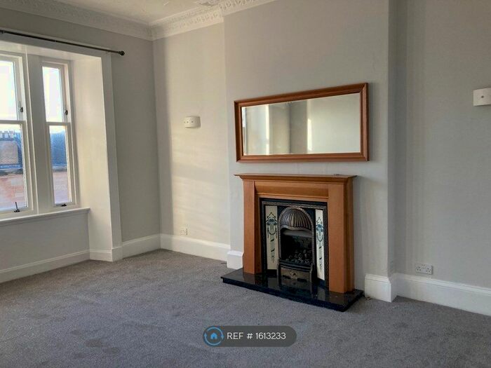 3 Bedroom Flat To Rent In Victoria Road, Glasgow, G42