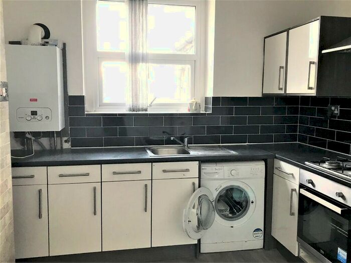 2 Bedroom Flat To Rent In Penarth Road, Cardiff(City), CF11