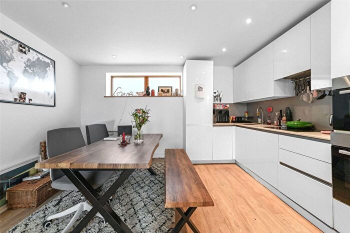 2 Bedroom Flat To Rent In Ellingfort Road, Hackney, London, E8