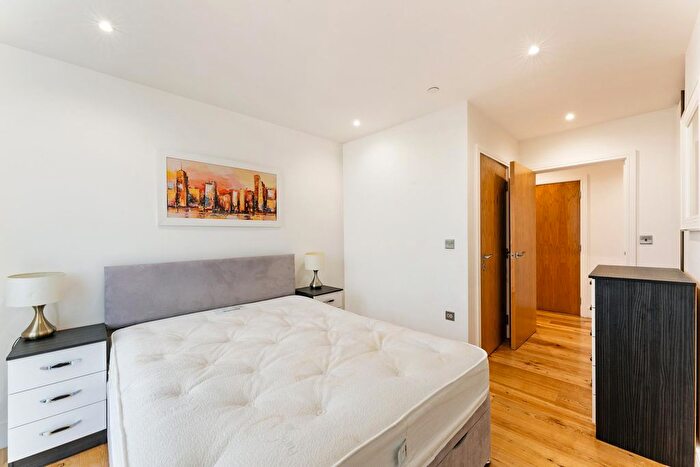 3 Bedroom Flat To Rent In Skyveiw Tower, Stratford, London, E15