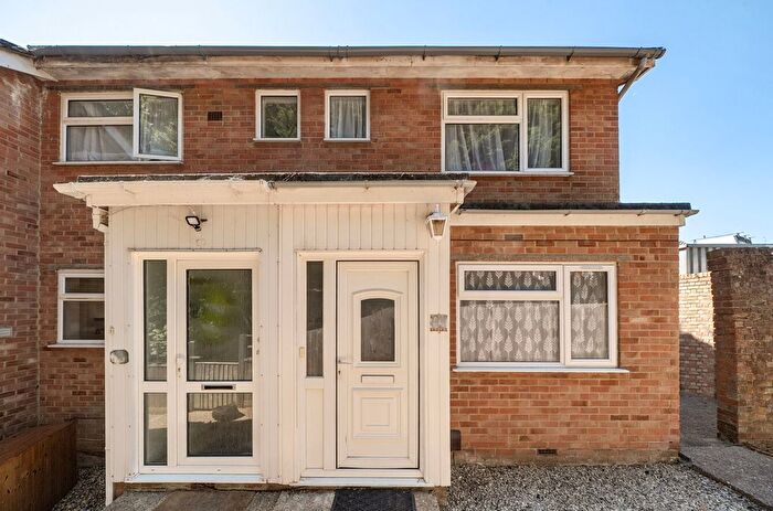 2 Bedroom Maisonette For Sale In Banbury Avenue, Sholing, Southampton, Hampshire, SO19