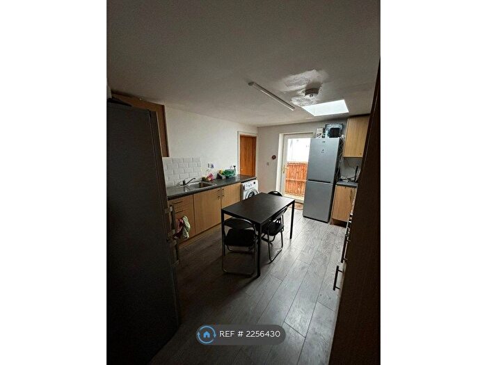 5 Bedroom Terraced House To Rent In Amity Road, Reading, RG1