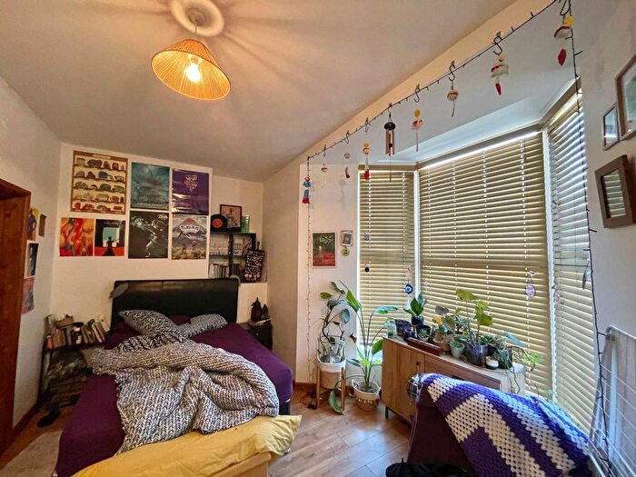 1 Bedroom Flat To Rent In Walter Road, Swansea, SA1