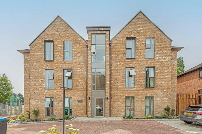 2 Bedroom Flat To Rent In Hampden Road, Kingston Upon Thames, KT1