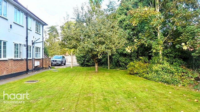 2 Bedroom Maisonette For Sale In The Orchard, London, N14