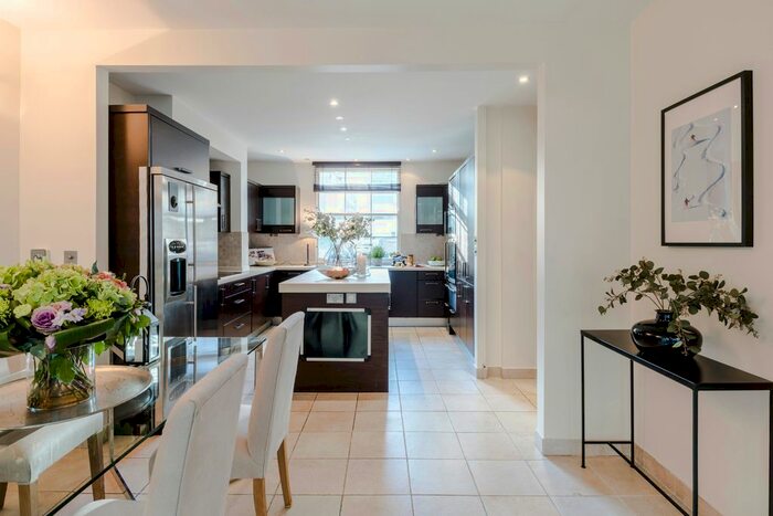 4 Bedroom Property To Rent In Enford Street, London, W1H