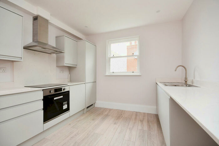 3 Bedroom Apartment To Rent In High Street, Billericay, CM12