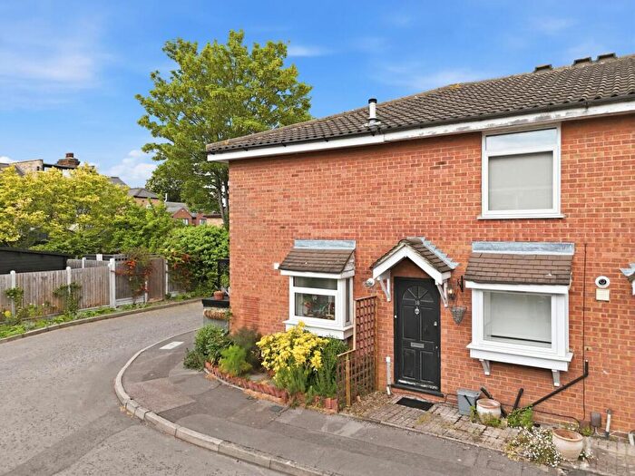 2 Bedroom House For Sale In Greenstone Mews, Wanstead, E11