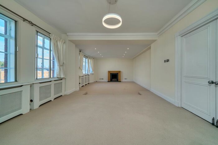 3 Bedroom Flat To Rent In Sloane Street, London, SW1X