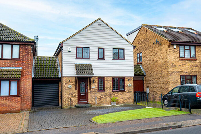 3 Bedroom Detached House For Sale In Green Lane, Leigh-on-sea, SS9