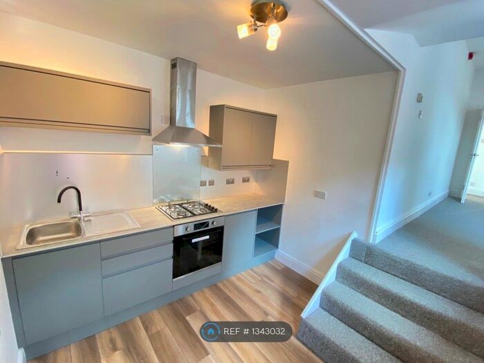 2 Bedroom Flat To Rent In Raleigh Road, Exeter, EX1