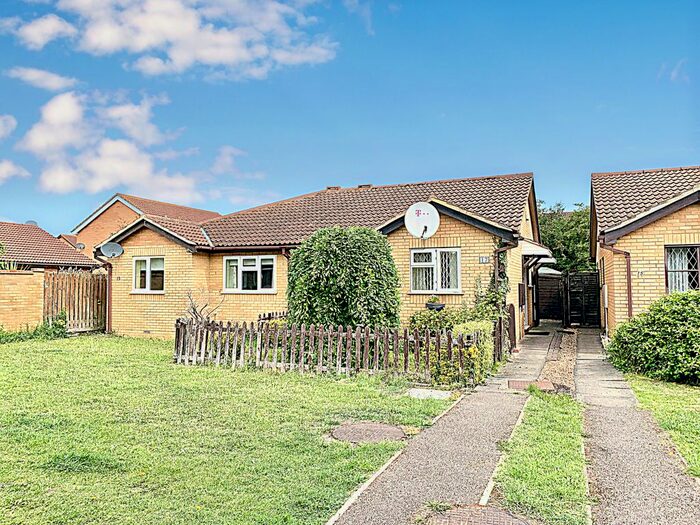 2 Bedroom Bungalow To Rent In Belvoir Walk, Bedford, MK41