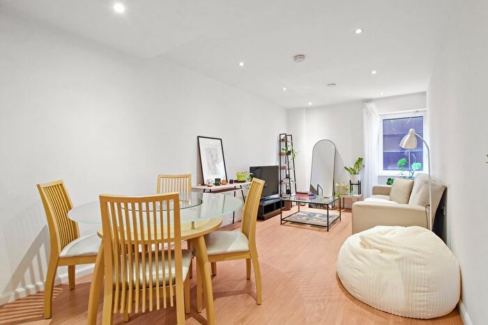 2 Bedroom Flat To Rent In The Saddler Building, Wharf Road, London, N1