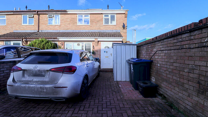 3 Bedroom End Of Terrace House To Rent In Meadow Close, Swindon, SN4