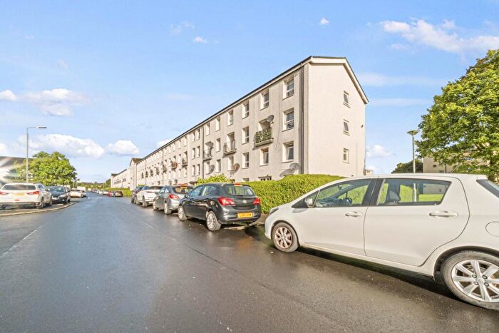 3 Bedroom Flat To Rent In Kintyre Avenue, Linwood, PA3