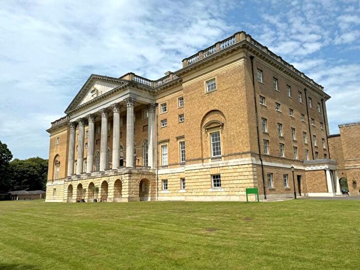 2 Bedroom Apartment For Sale In Thorndon Park, Brentwood, Essex, CM13