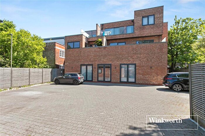 2 Bedroom Apartment For Sale In Adams Close, Finchley, London, N3