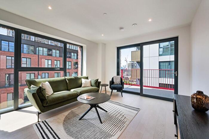 2 Bedroom Apartment To Rent In Belfield Mansions -, P20