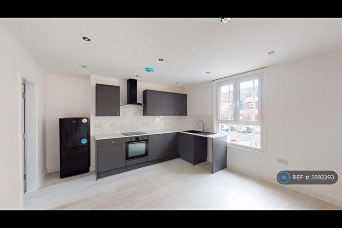 1 Bedroom Flat To Rent In Queen Street, Oldham, OL1