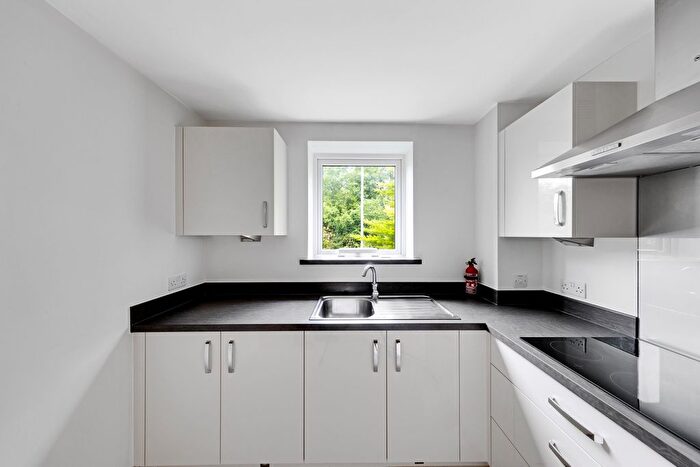 1 Bedroom Flat To Rent In Crowthorne, RG45
