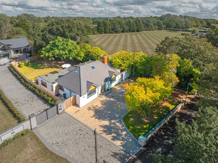 4 Bedroom Detached House For Sale In Lugtrout Lane, Catherine-De-Barnes, B91