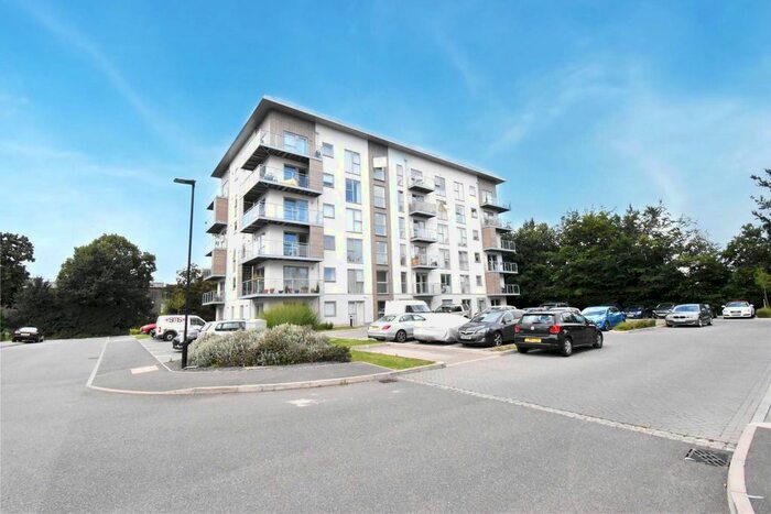 2 Bedroom Flat To Rent In Wallingford Way, Maidenhead, Berkshire, SL6