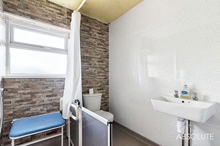 2 Bedroom Flat For Sale In Cartwright Crescent, Teignmouth, TQ14