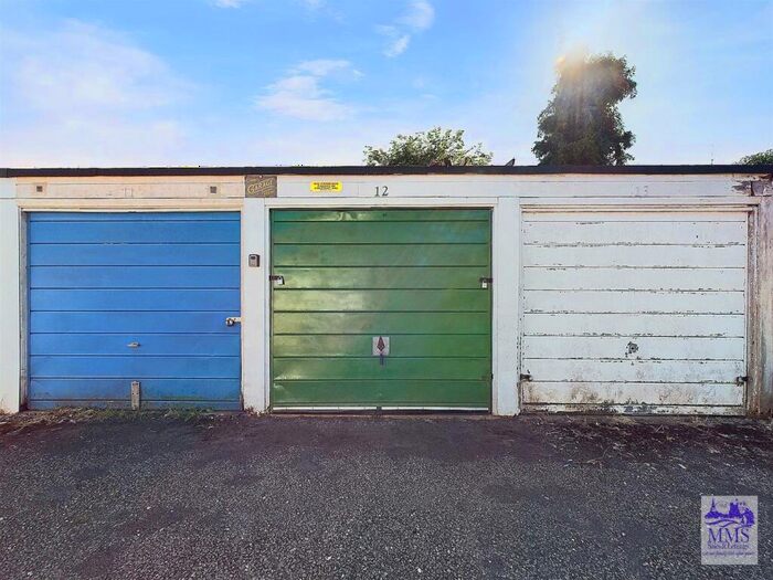 Garage / Parking For Sale In Sunnyfields Close, Rainham, ME8