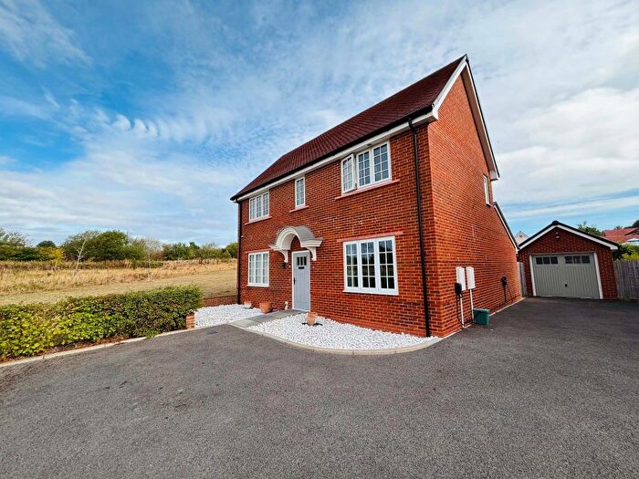 4 Bedroom Detached House For Sale In Sowerby Street, Thatcham, RG18