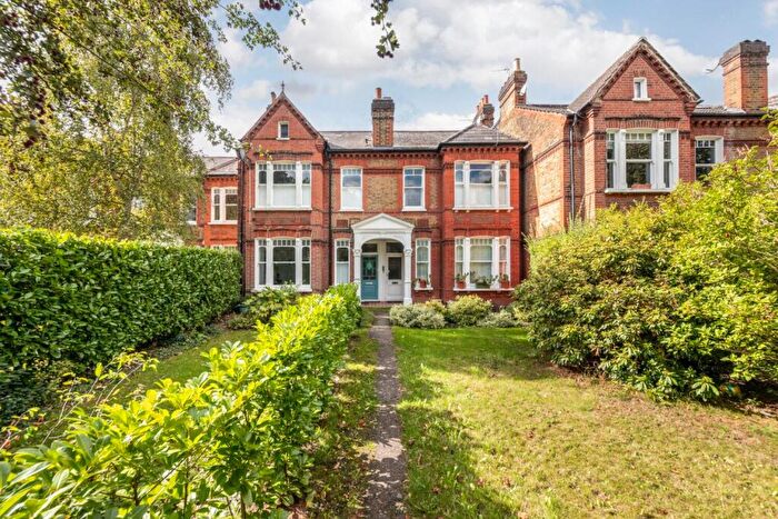 2 Bedroom Maisonette For Sale In Croxted Road, Dulwich, London, SE21