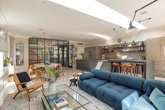 4 Bedroom Flat For Sale In King Henrys Road, Primrose Hill, London, NW3