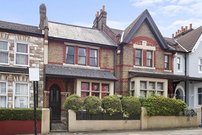 1 Bedroom Flat To Rent In Brightwell Crescent, London, SW17