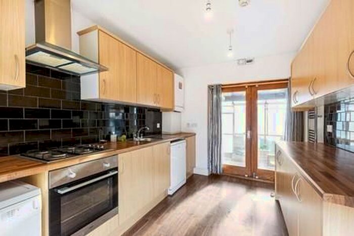 4 Bedroom Detached House To Rent In The Vale, London, NW11