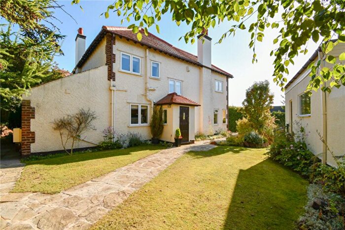 3 Bedroom Detached House For Sale In Hillside Road, Heswall, Wirral, CH60